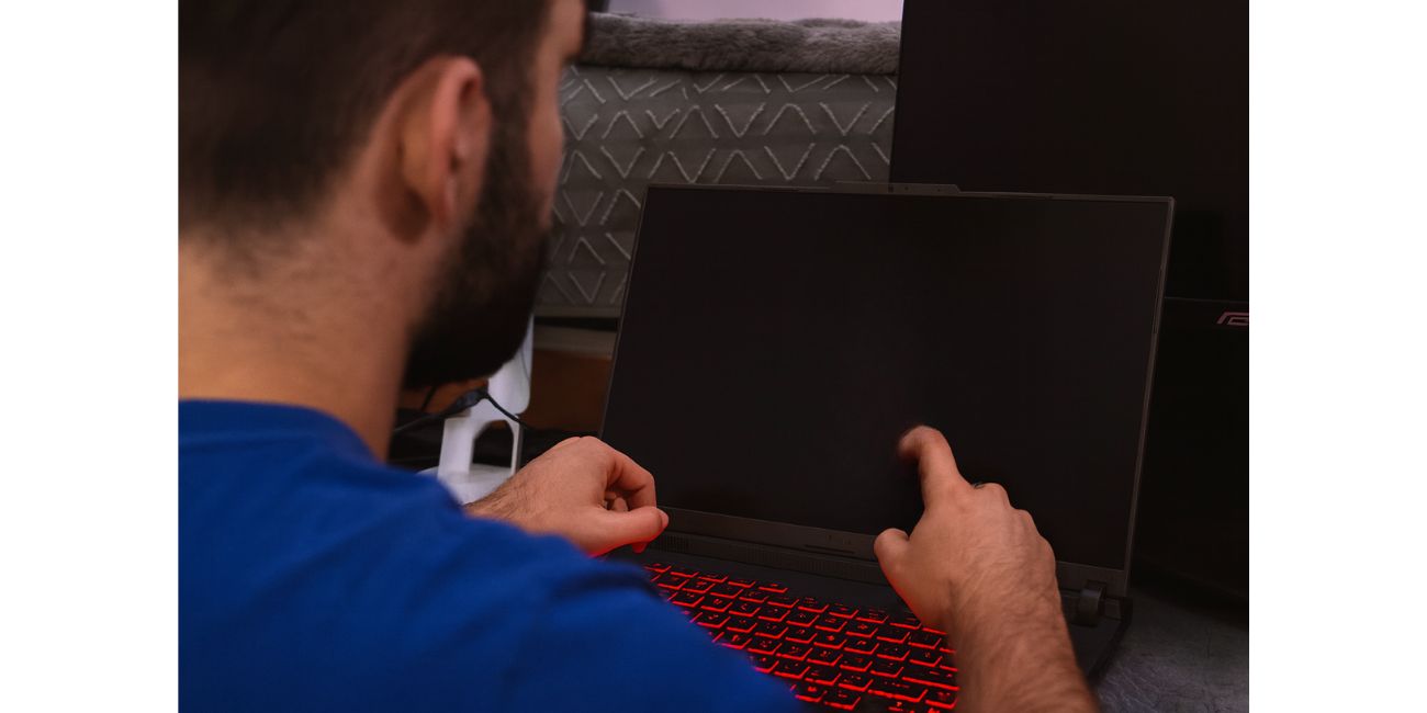 Why Does an ASUS Laptop Screen Stay Black?